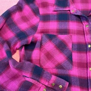 Ladies Shirt, Flannel, 
Snap closure Flannel Shirt
Nice & Soft
Beautiful Colour!